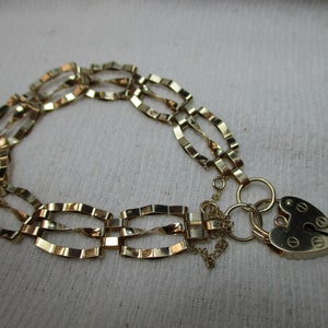 Pulsera vintage de oro de 9 quilates con 3 barras y puerta, completa con cadena de seguridad de 7,8 gramos imagen 2