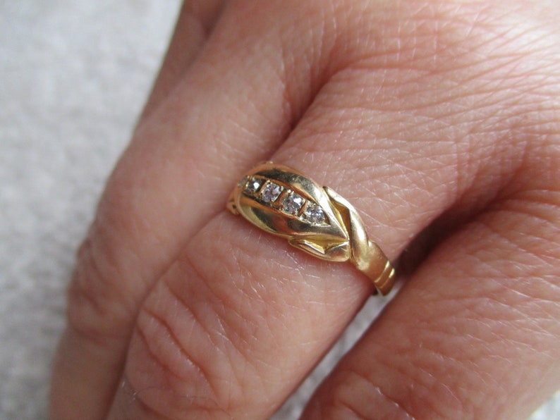 Antique 18ct Solid Gold 5-Stone Diamond Gemstone Ring3.1 Grams image 3