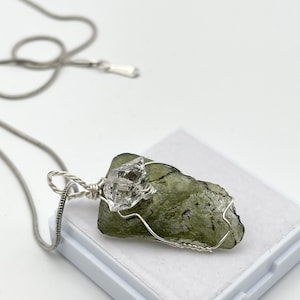 1 pc 100% Moldavite naturale con herkimer quarzo / vero moldavite tektite / bellissimo pezzo moldavite grezzo pendente dalla Repubblica Ceca