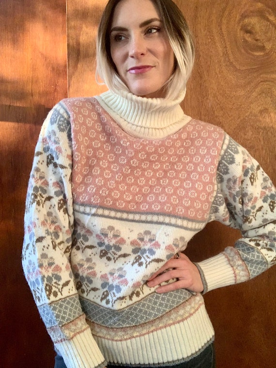 Vintage Turtleneck Sweater | Floral Pastel Vintage
