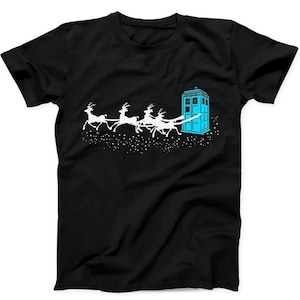Maglietta regalo Doctor Who Christmas Police Phone Box Flying Deer T-shirt nera B286