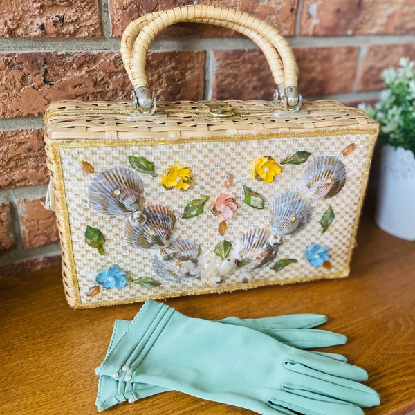Vintage Seashell Wicker Handbag With Lucite Handles - Tropical Florida Shell Novelty Purse - Tropical Kitschy Collectible Summer Bag