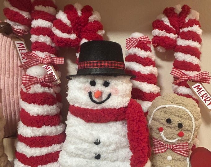 Chunky White Yarn Snowman Standing Cute Smiling Winter Decor Snowman Frosty Carrot Nose Hat holiday gift buffalo checkered ribbon Red Scarf
