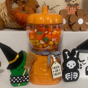 Pumpkin Glass Gumball Jar Machine With Wood Tag Trick or Treat Orange Halloween Canister Seal Tight Lid Gum Ball Decor Storage Kitchen