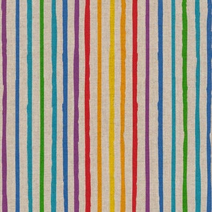Könnte beinhalten: Ein farbenfrohes Streifenmuster auf beigefarbenem Hintergrund. Die Streifen sind in verschiedenen Farben gestrichen, darunter Rot, Orange, Gelb, Grün, Blau und Lila.