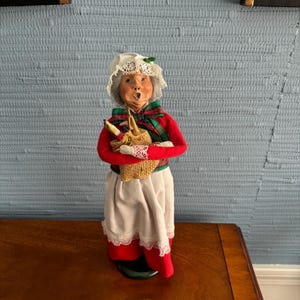 Byers Choice Mrs. Claus Caroler Figurine 1989