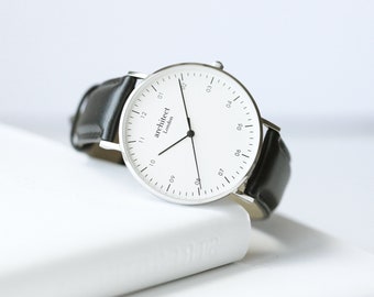 Personalisierte Herrenuhr, Lederarmbanduhr, weiße personalisierte Uhr, minimalistische Herrenuhr, Herrenuhr mit Gravur, Geschenk zum Vatertag
