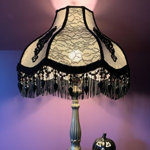 Pantalla victoriana / Negra / Decoración gótica / Vintage / Flecos / Pantalla hecha a mano / HECHA A PEDIDO /