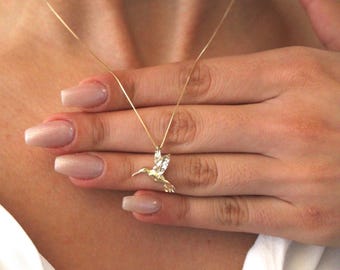 Humming Bird Pendent Necklace, 14k Solid Yellow Gold Dainty Bird Necklace, Tiny Bird Necklace, Solid 14k Gold Charm, Gold Bird Necklace