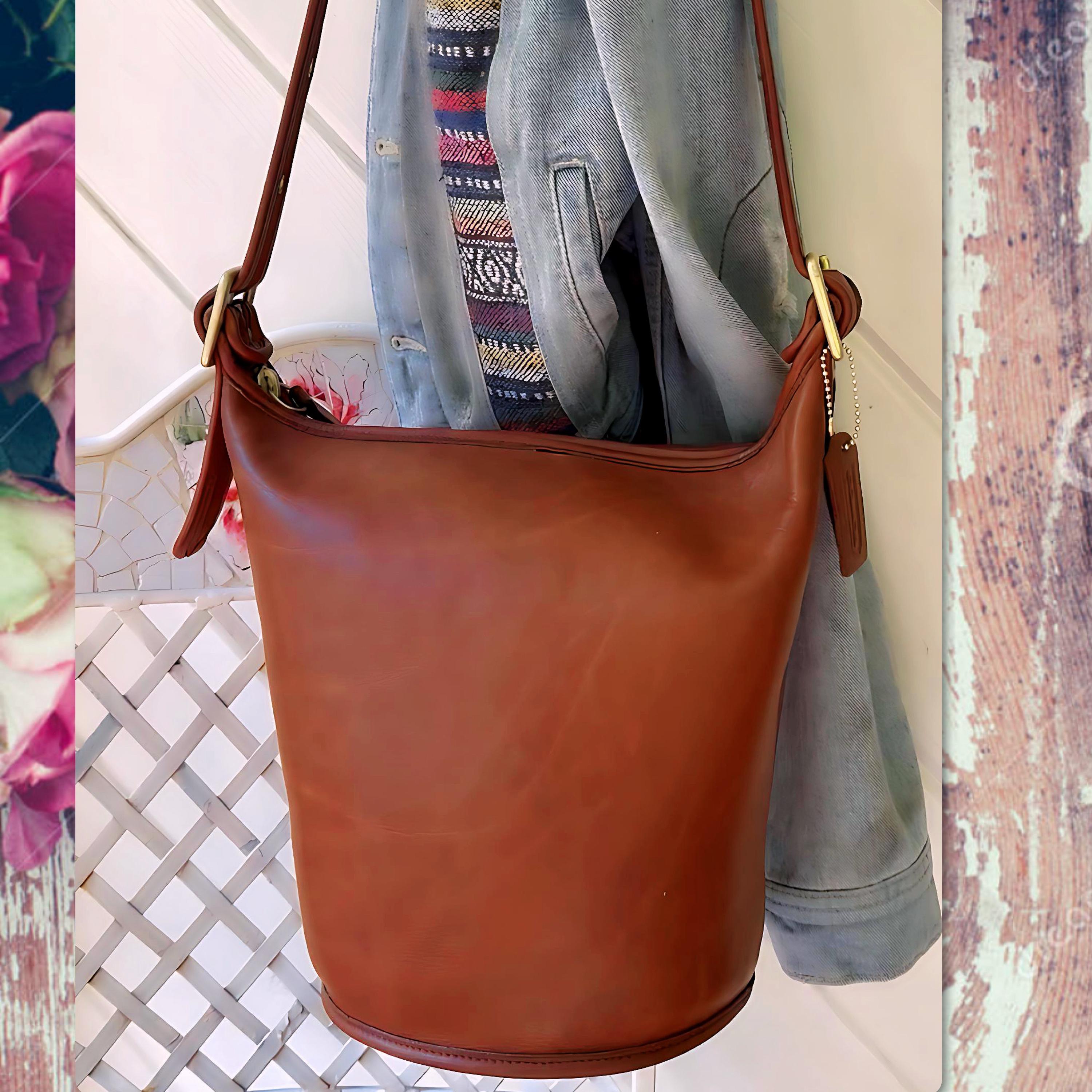 Helen's Legacy Vintage Coach British Tan Duffle Sac