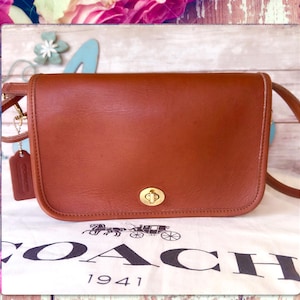 Vintage Coach Leather British Tan Pocket Purse Crossbody Bag 9755