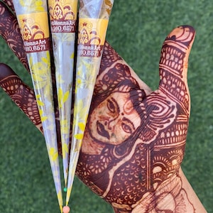 25g, 2 Natural Henna Cones. Tint your Eyebrows, Create freckles or even make a design on your body.