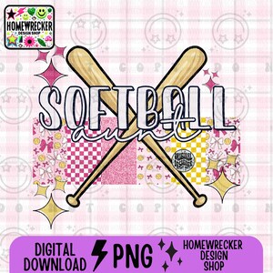 Puede incluir: Un diseño digital con dos bates de béisbol cruzados sobre un fondo a cuadros rosa, blanco y amarillo. El texto "Softball Aunt" está escrito en blanco, en letra cursiva.