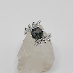 Forest Whispers – Moss Agate Leaf Ring |Sterling Silver Branch Ring | Nature-Inspired Gemstone Ring | Unique Gift