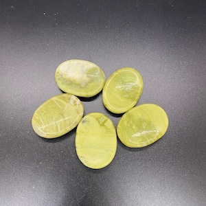 Serpentine thumb stone, worry stone