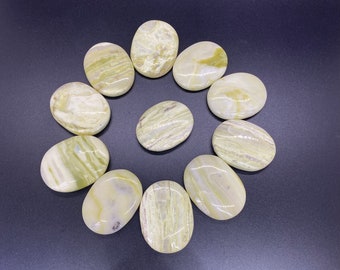 Serpentine Palm Stone / Worry Stone / Palmstone / Small Crystal
