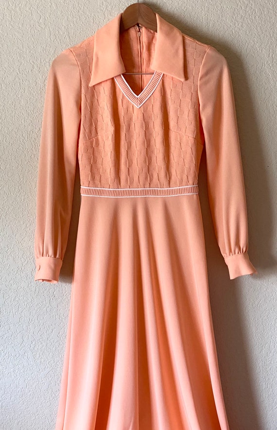 Vintage 70’s Light Peachy Pink Collared Sweater Ve