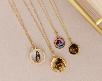 Perfect Mother's Day Gift | Mommy & Me Gold Locket Necklace Set | Modern Personalized Engraved Locket | Photo Printing and Gift Box Included