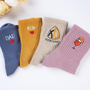 Aangepaste tekstborduursokken, gepersonaliseerde heren- en damessokken, regenboogtekstsokken, teamsokken, gepersonaliseerde unieke geschenken, vintage sokken