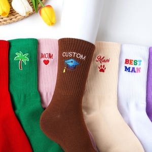 Aangepaste gepersonaliseerde sokken, met je naam, tekst, logo, sokken moeder, vader, geborduurde naam kleurrijke sokken, creatief verjaardagscadeau, cadeaus bruidsmeisje.