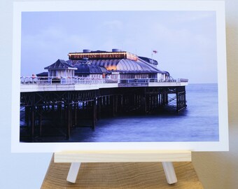 Impresión de fotografía tomada del muelle de Cromer durante la hora azul del amanecer, Costa Norte de Norfolk.