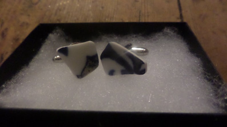 Ceramic piece cufflinks in gift box