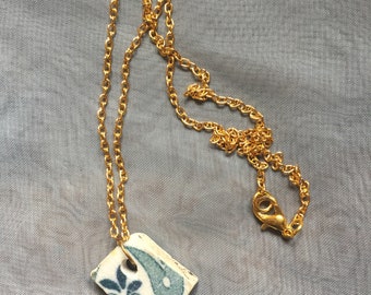 Blue & white pottery piece necklace in gift box