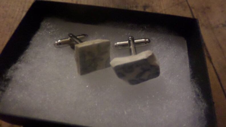 Ceramic piece cufflinks in gift box