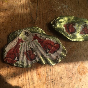 Set of 2 shell clam and oyster ornaments (foxes and squirrels)