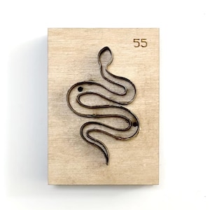 Molde de corte de brincos de couro com design de cobra personalizado, cortador de molde de metal com régua de aço feito à mão, ferramenta de artesanato com pingente de couro, molde Snake Sizzix