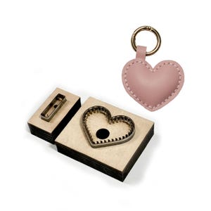 Molde de corte para pingente de couro em formato de coração, feito à mão, cortador de couro em formato de coração, ferramenta de corte perfurada para artesanato em formato de coração, Sizzix Craft