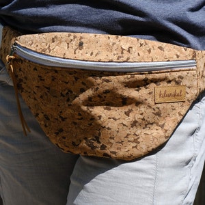 Bauchtasche Kork // Gürteltasche klein // Bauchtasche Damen // Bauchtasche mit breitem Gurt //Bauchtasche nachhaltig