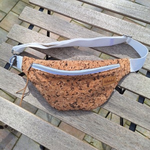 Bauchtasche Kork // Gürteltasche klein // Bauchtasche Damen // Bauchtasche mit breitem Gurt //Bauchtasche nachhaltig /Bauchtasche aus Kork