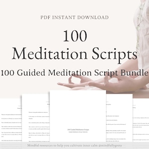 以下が含まれることがあります： 100のガイド付き瞑想スクリプトのデジタルダウンロード。画像には、泥羅のポーズで瞑想している人が写っています。画像には、「100 Meditation Scripts」と「100 Guided Meditation Script Bundle」というテキストが表示されています。