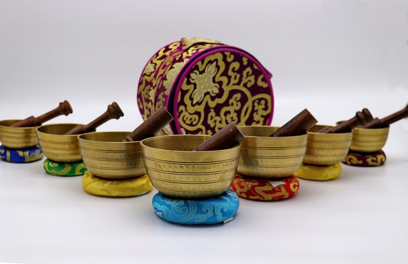 Manobattuto Singing Bowl Set di 7 da Nepal-Chakra Guarigione immagine 1