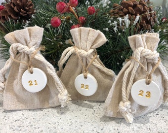 25 Advent Calendar Bags with Clay Tags and Jute Twine - Eco Friendly - 25 White Clay Gold Numbers - Linen Cotton Christmas Sacks Bags