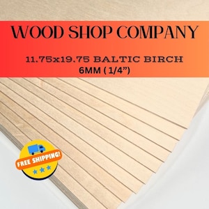 Op de afbeelding: Stapel van 11,75 x 19,75 inch Baltische berken multiplex platen, 6 mm (1/4 inch) dik. Het hout is lichtbruin en heeft een glad oppervlak. Gratis verzending.