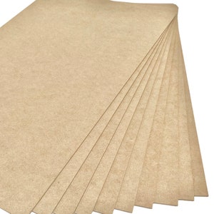 K&ouml;nnte beinhalten: Ein Stapel aus 10 unlackierten, hellbraunen MDF-Platten (mitteldichte Faserplatte).