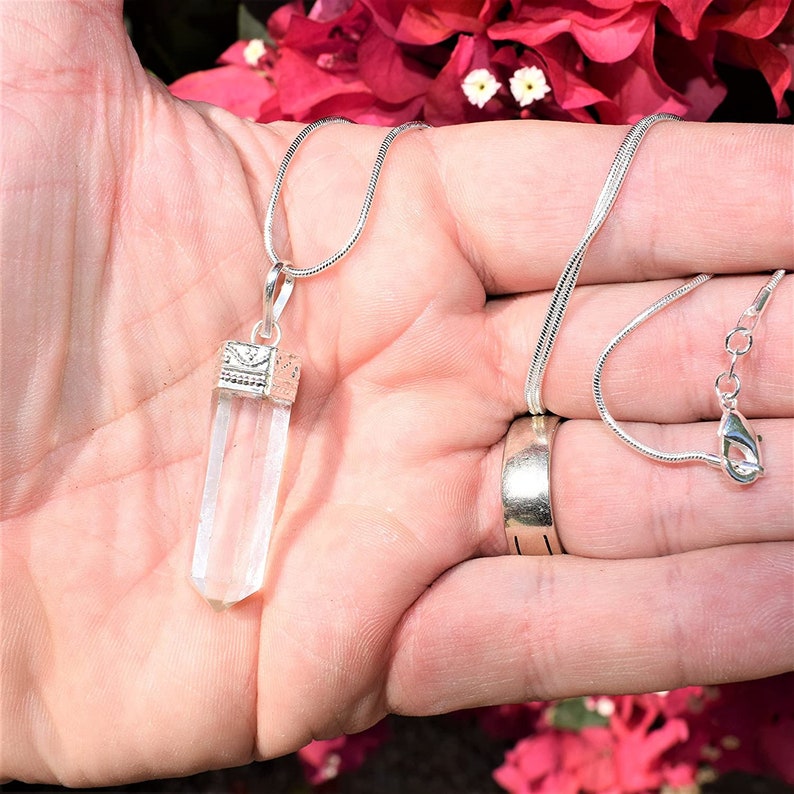 Crystal Quartz Point Pendant Clear Quartz Jewelry New Mom Gift Healing Stone Necklace Transparent Gemstone Crystal Necklace