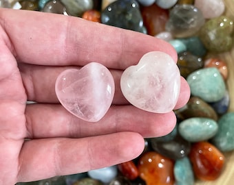 Rosenquarz Mini Herzen, Liebeskristall, Selbstliebe Kristall, rosa Edelstein, Stier Kristall