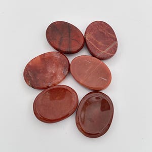 Rode Jaspis Worry-Away Stone