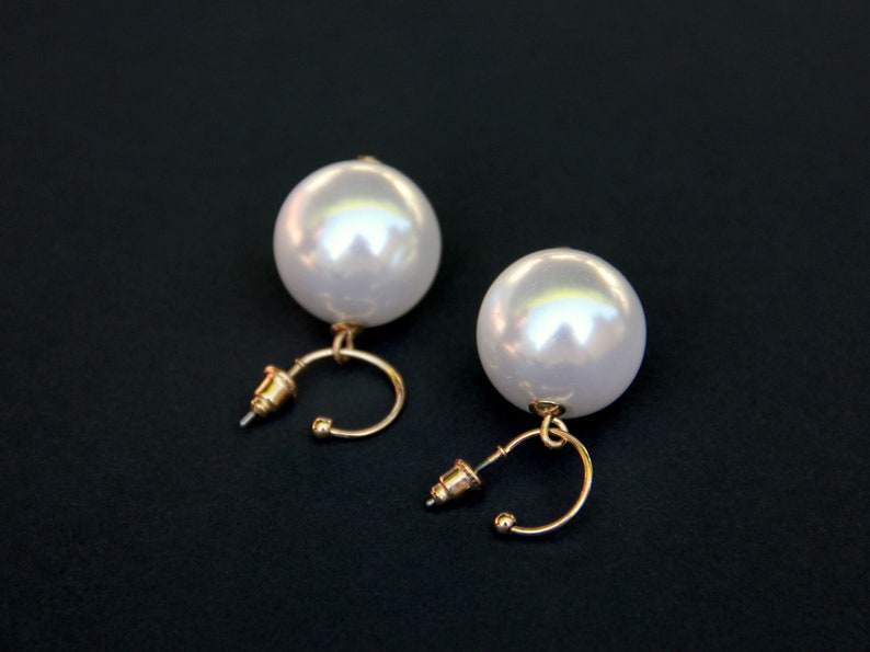 Series BONBONS Earrings Cute Clous Petit Creole Golden Pearl 18mm White
