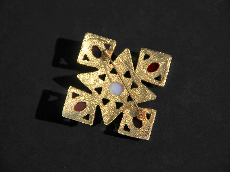 Classical Jewelry Gold Brooch Red Cross Red Green Black Baroque Art Deco