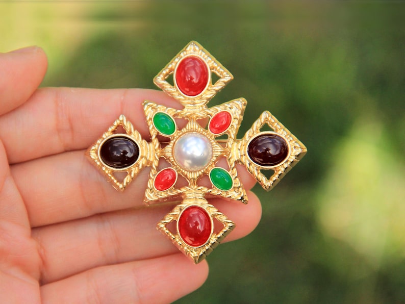 Classical Jewelry Gold Brooch Red Cross Red Green Black Baroque Art Deco