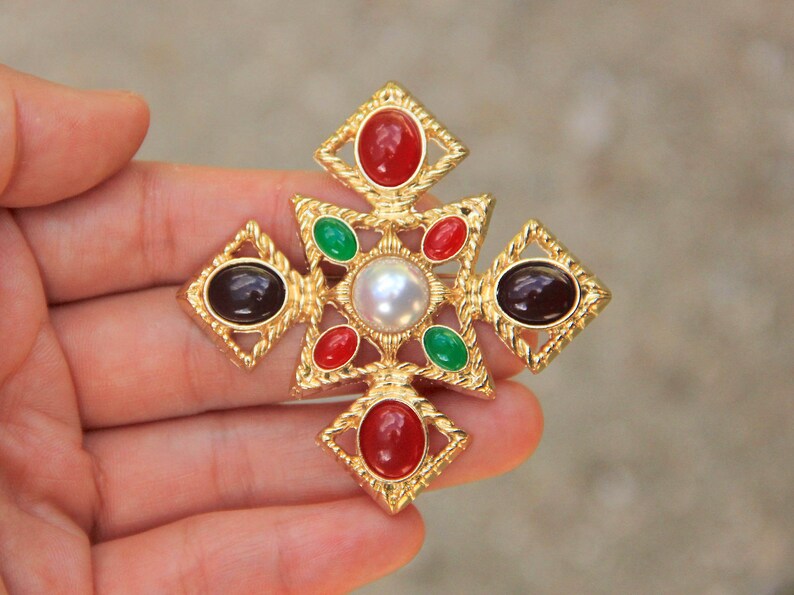 Classical Jewelry Gold Brooch Red Cross Red Green Black Baroque Art Deco