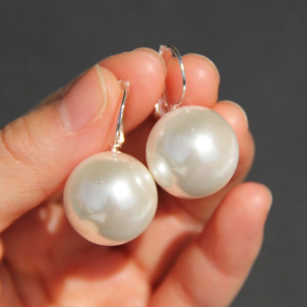 Série BONBONS Boucles d'Oreilles Dormeuses Argenté Perle Blanc 20mm