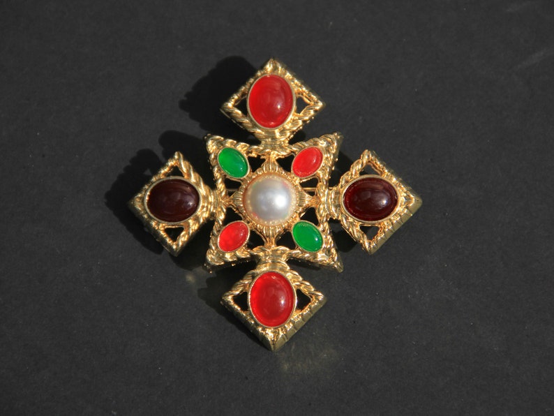 Classical Jewelry Gold Brooch Red Cross Red Green Black Baroque Art Deco