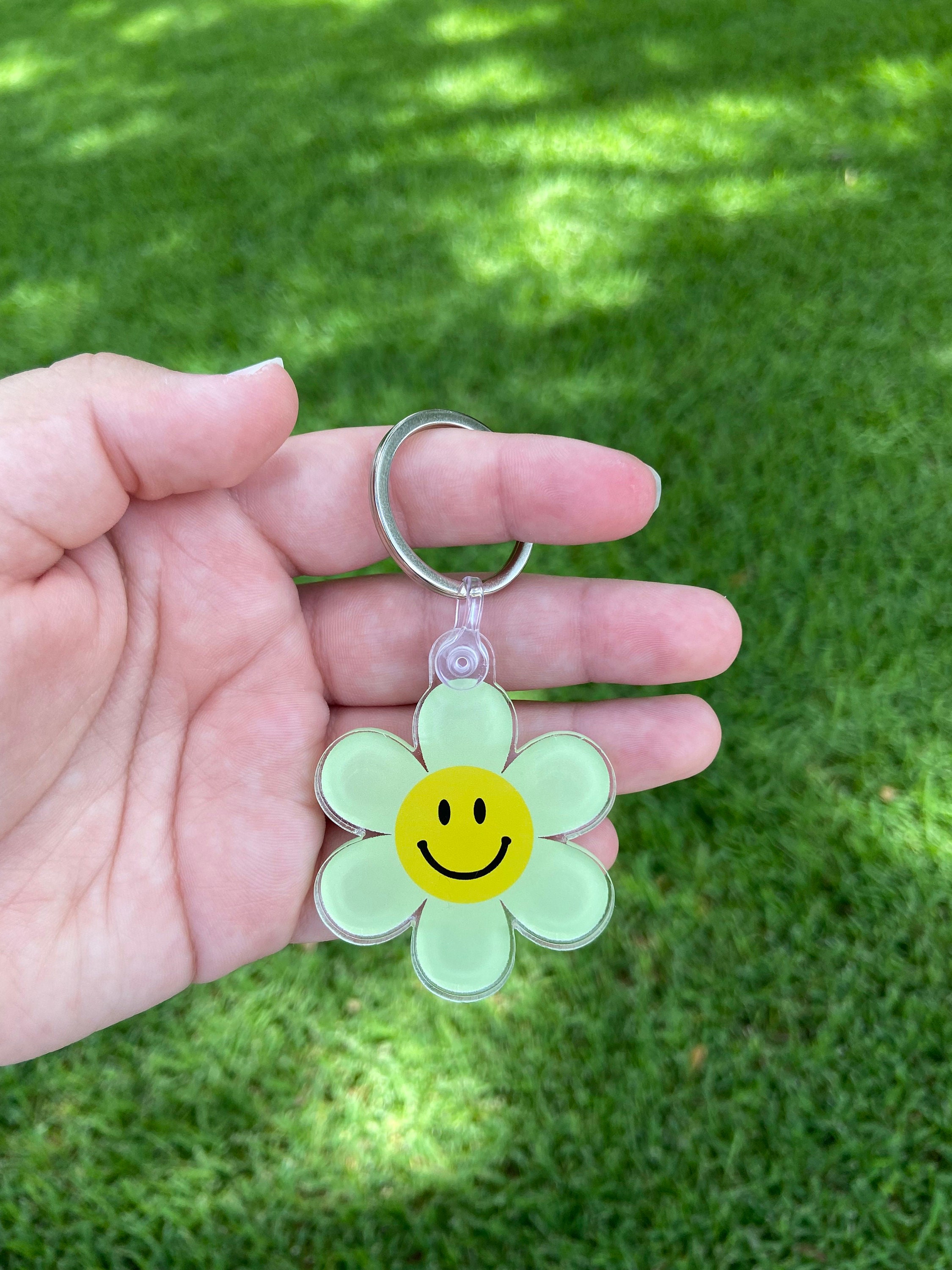 Happy Face Flower Keychains - Etsy