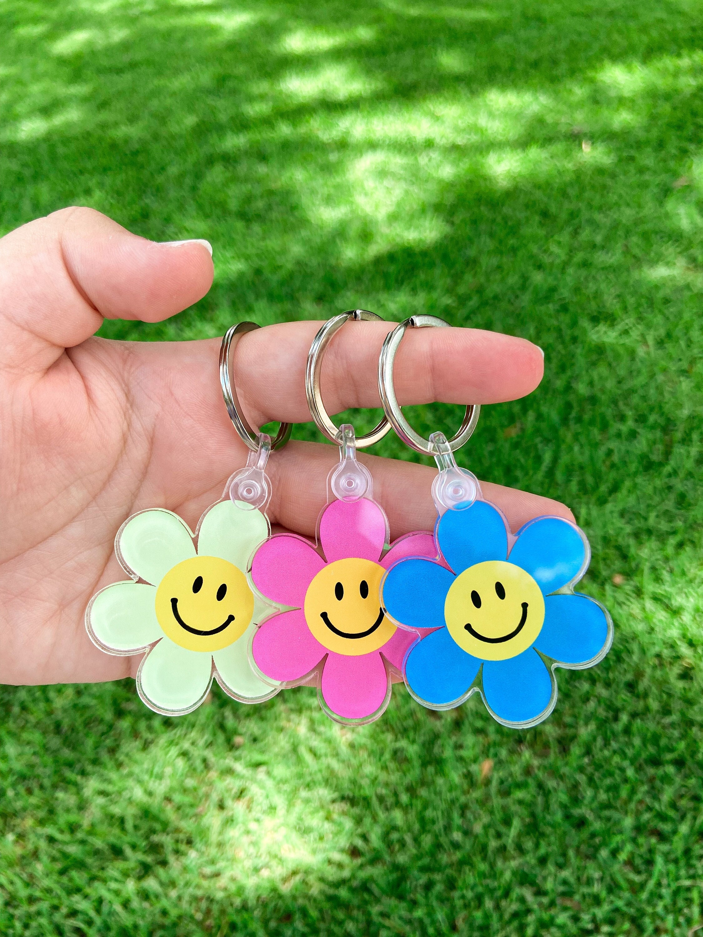 Happy Face Flower Keychains - Etsy