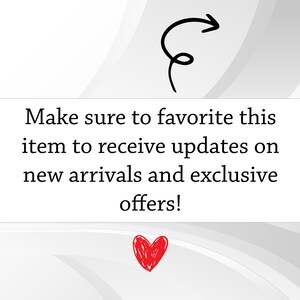 Puede incluir: Texto sobre un fondo blanco con un coraz&oacute;n rojo y una flecha negra apuntando hacia la izquierda. El texto dice: "Aseg&uacute;rate de agregar este art&iacute;culo a tus favoritos para recibir actualizaciones sobre las nuevas llegadas y las ofertas exclusivas!"